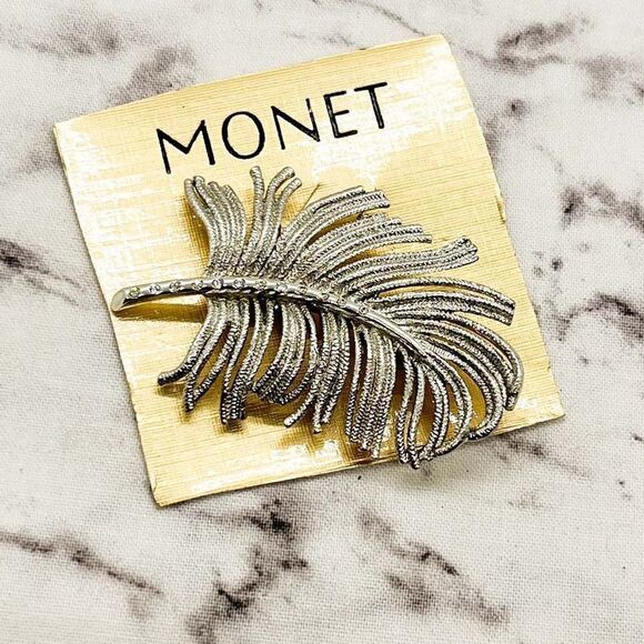 Monet Silver Toned Leaf Brooch - Retro Vintage, Cottagecore Grannycore Style - Picture 1 of 3